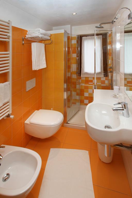 Hotel Biancaneve Sauze D'Oulx Bilik gambar