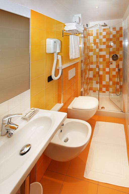 Hotel Biancaneve Sauze D'Oulx Bilik gambar